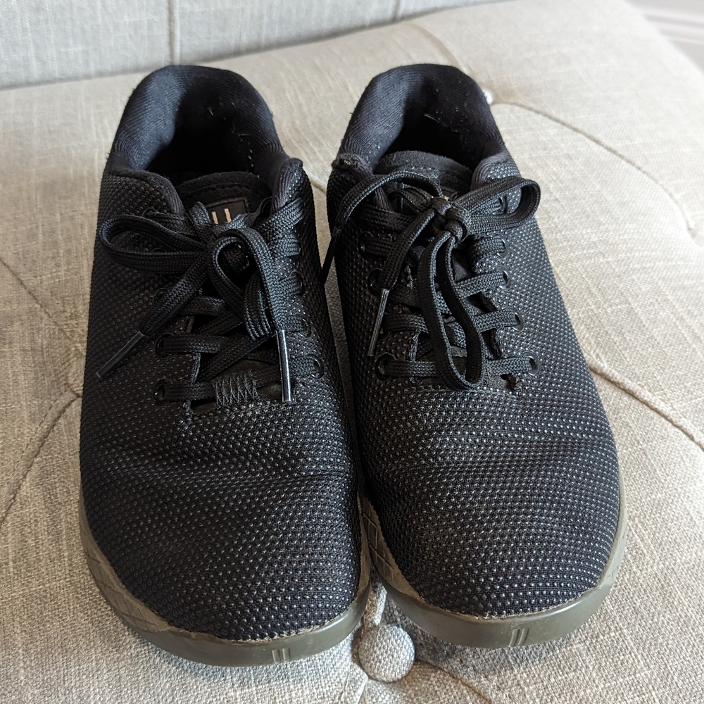 Nobull sneakers trainers size M7 W8.5
